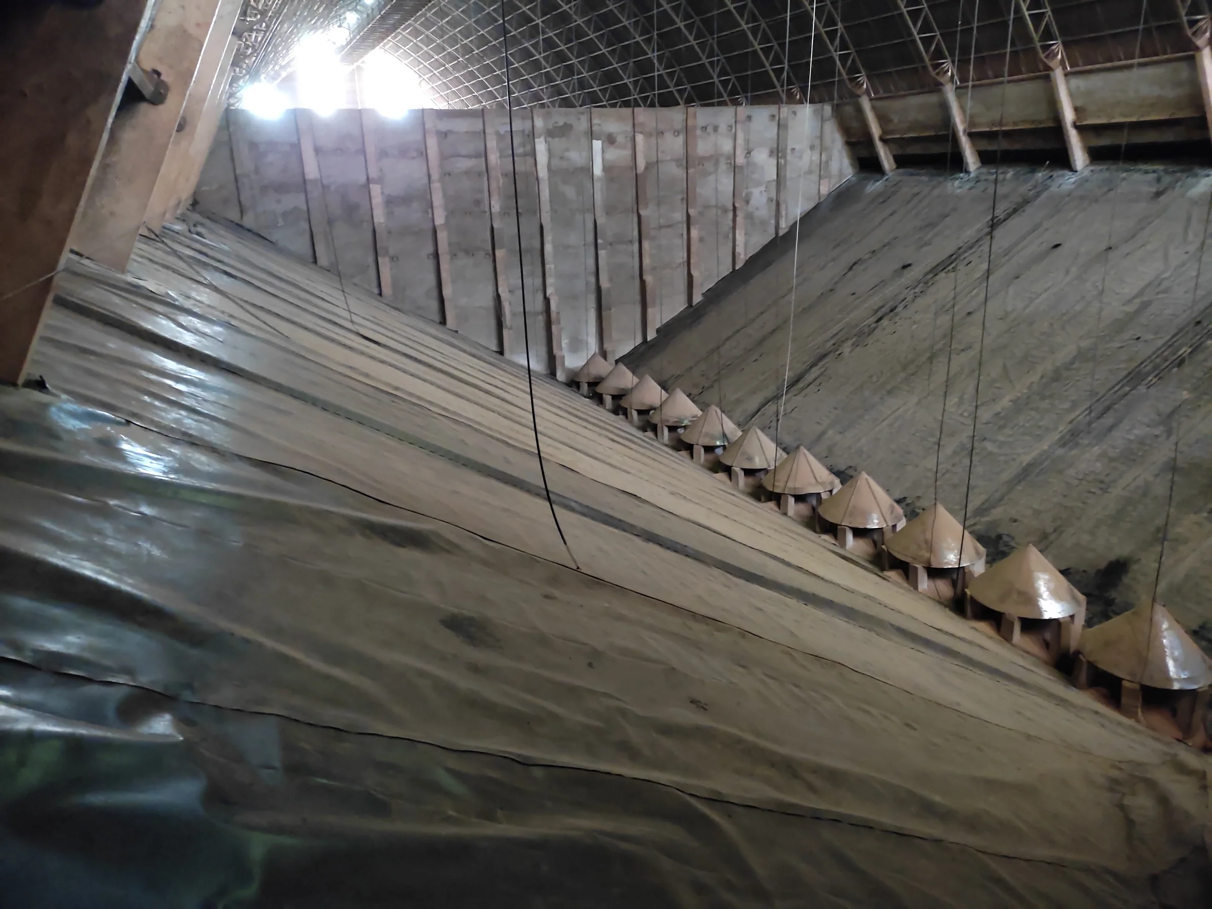 Interior de armazém com revestimento executado pela Projing Pro